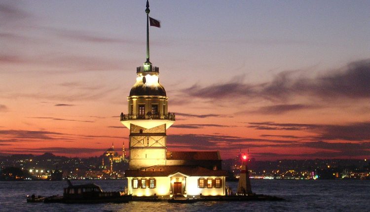 Maiden_tower-kizkulesi-icmimarlikdergisi