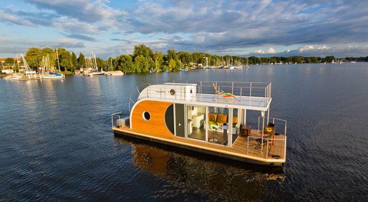 modern-house-boat-design-290118-526-01